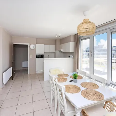 Stunning In With Kitchen Apartment *